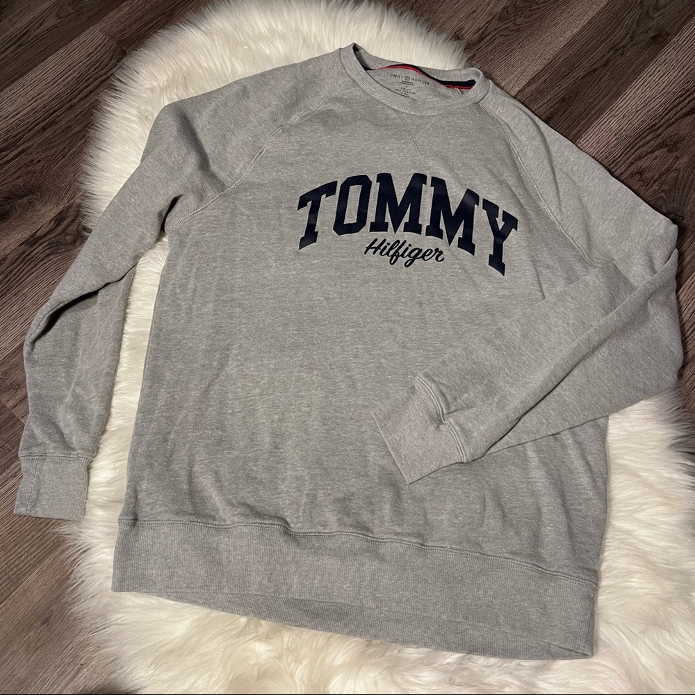 Tommy sweater